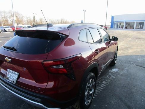 Certified 2025 Chevrolet Trax LT w/ LT Convenience Package image 5