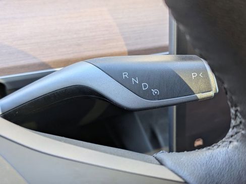 Used 2022 Tesla Model Y Long Range image 11