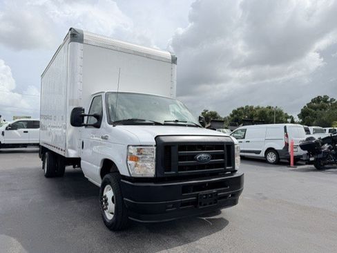 Used 2021 Ford E-450 and Econoline 450 Super Duty w/ Power Windows & Locks Group RWD image 3