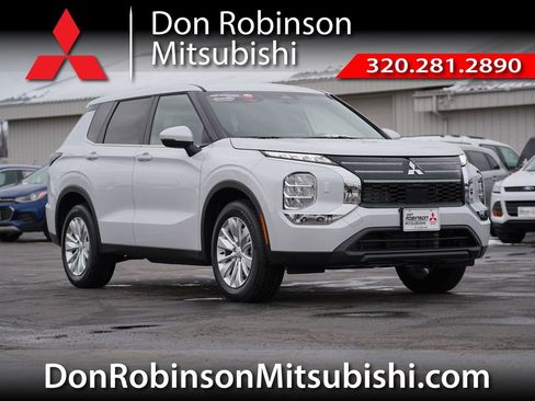New 2026 Mitsubishi Outlander ES image 1