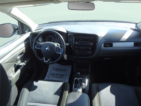 Used 2016 Mitsubishi Outlander ES image 10