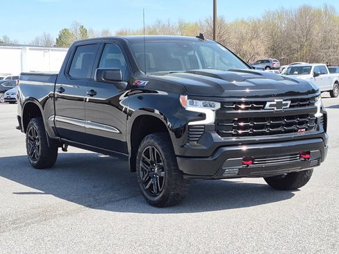 Used 2024 Chevrolet Silverado 1500 LT Trail Boss w/ Convenience Package II image 2