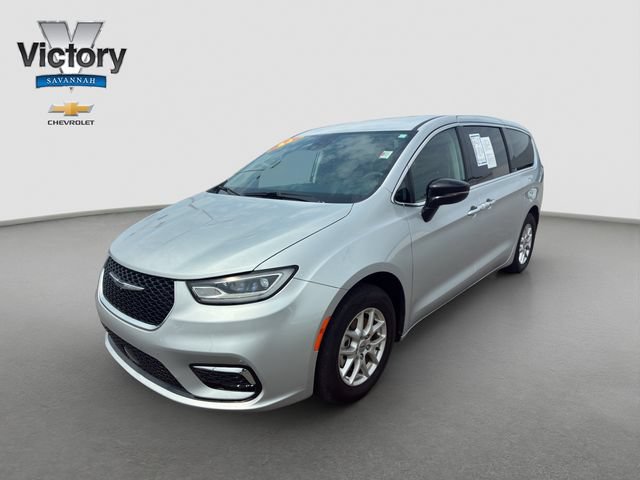 Used 2024 Chrysler Pacifica Touring-L FWD image 3