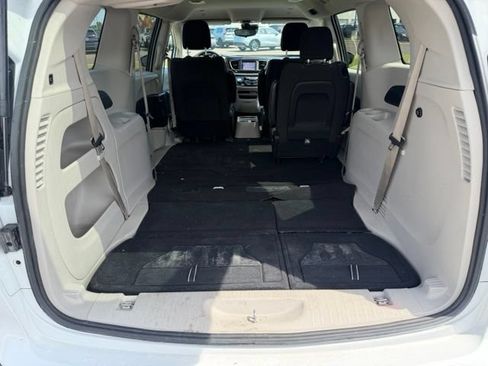 Used 2023 Chrysler Voyager LX FWD image 6