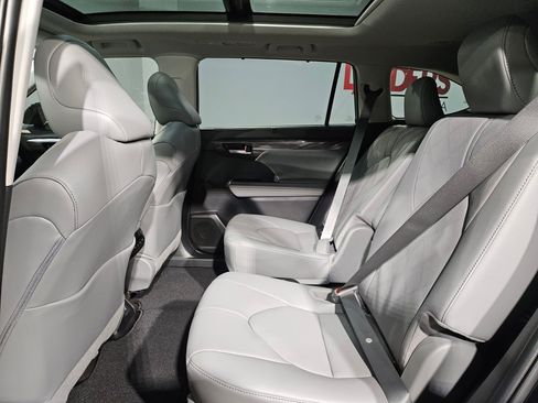 New 2026 Toyota Highlander Platinum AWD/4WD image 21