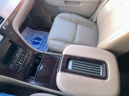 Used 2014 Cadillac Escalade Luxury image 17