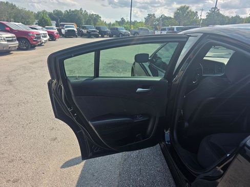 Used 2019 Dodge Charger SXT w/ Blacktop Package RWD image 8
