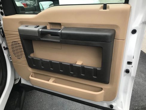 Used 2016 Ford F550 2WD Regular Cab Super Duty image 50