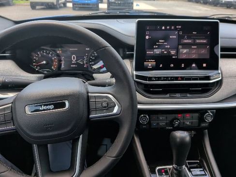 Used 2024 Jeep Compass Latitude AWD/4WD image 19