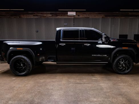 Used 2022 GMC Sierra 3500 Denali w/ Denali Ultimate Package image 11