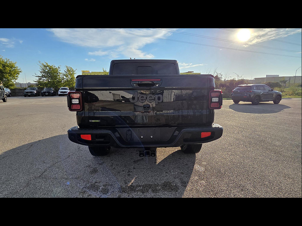 Used 2022 Jeep Gladiator Overland AWD/4WD image 3