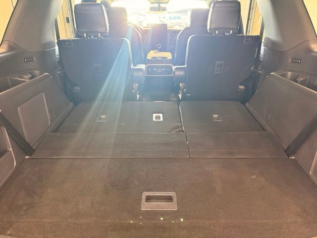 Used 2024 Ford Expedition Limited AWD/4WD image 11