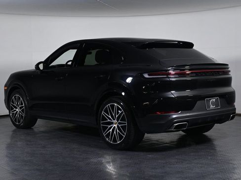Certified 2025 Porsche Cayenne Coupe AWD image 3