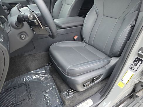 Used 2024 Lexus GX 550 w/ Accessory Package (Z1) image 20