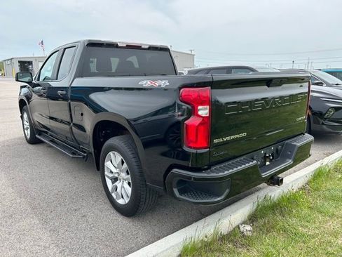 Used 2020 Chevrolet Silverado 1500 Custom w/ Custom Value Package AWD/4WD image 8