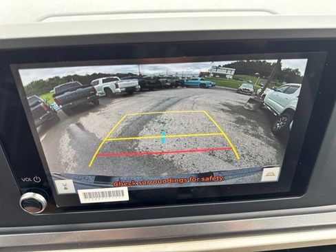 Used 2025 Toyota Tacoma SR5 AWD/4WD image 16