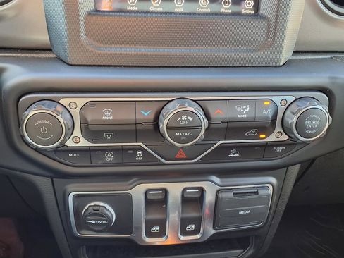 Used 2023 Jeep Wrangler Sport S image 14