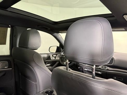 Used 2025 Mercedes-Benz GLS 580 4MATIC image 28