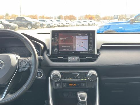 Used 2019 Toyota RAV4 Limited image 11