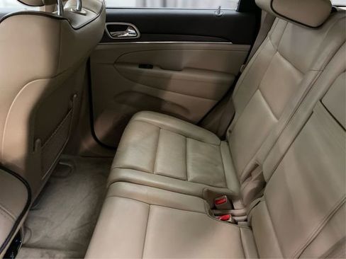 Used 2017 Jeep Grand Cherokee Overland image 11