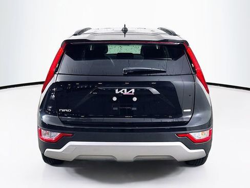 Used 2025 Kia Niro LX image 6
