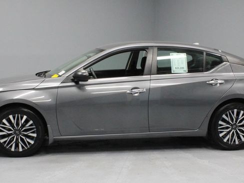 Certified 2024 Nissan Altima 2.5 SV FWD image 7