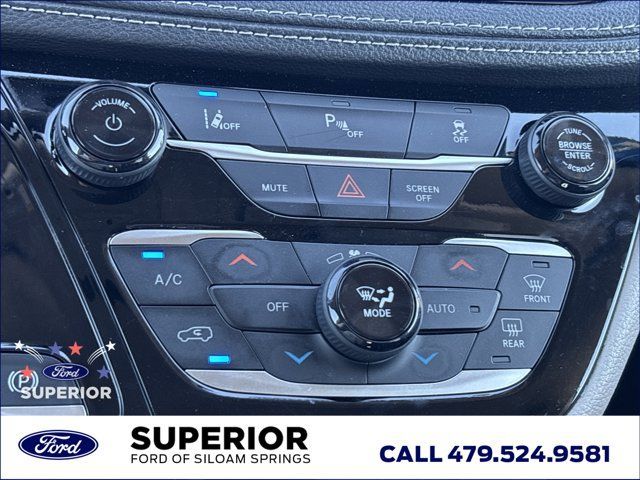 Used 2024 Chrysler Pacifica Limited FWD image 39