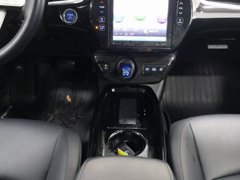 Used 2018 Toyota Prius Prime Premium image 20