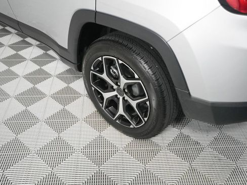 Used 2025 Jeep Compass Limited w/ Sun & Sound Group image 8