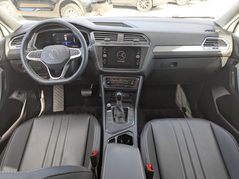 Used 2022 Volkswagen Tiguan SE image 10