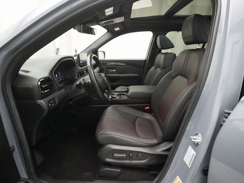 Certified 2025 Honda Pilot Black Edition image 7