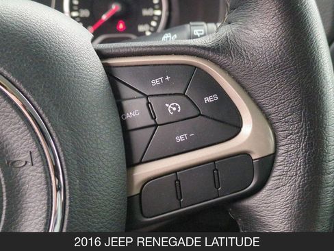 Used 2016 Jeep Renegade Latitude FWD image 18