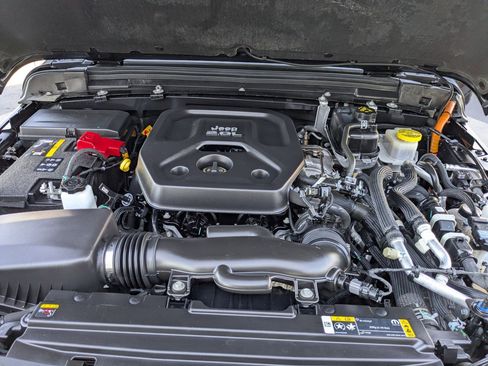 Used 2023 Jeep Wrangler Sahara image 32