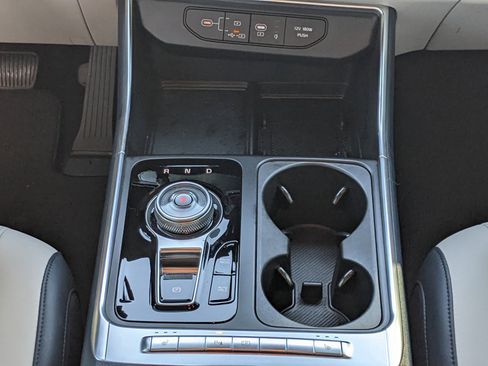 Certified 2025 Kia Carnival EX image 17