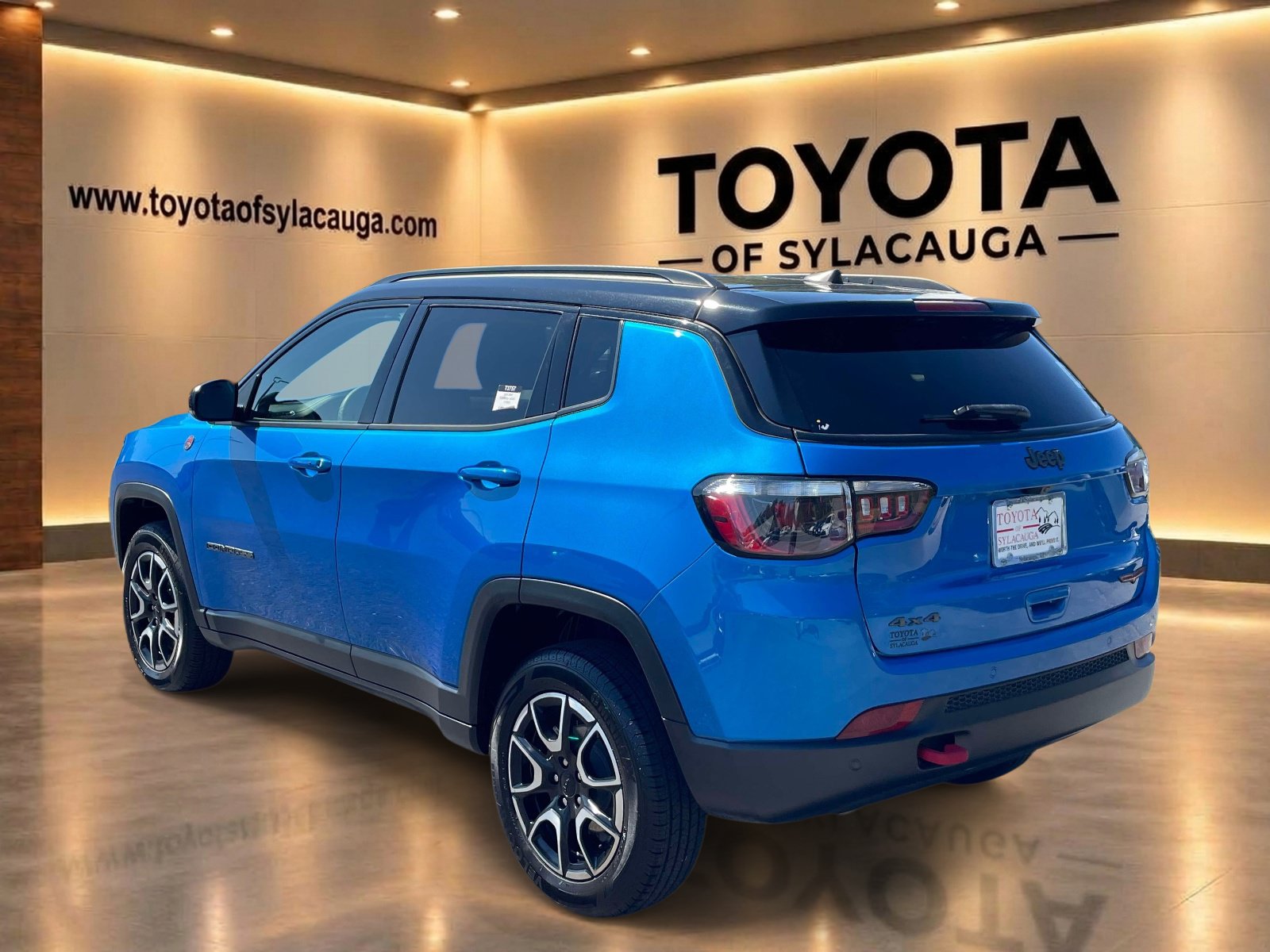 Used 2024 Jeep Compass Trailhawk AWD/4WD image 4