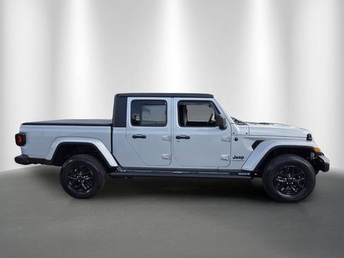 Used 2023 Jeep Gladiator Sport AWD/4WD image 8