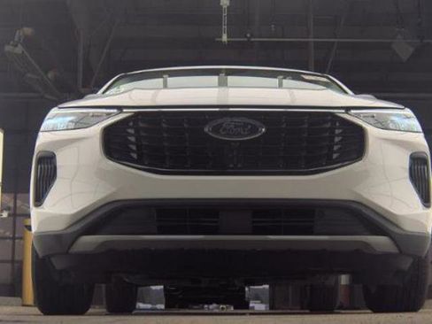 Certified 2023 Ford Escape Active w/ Tech Pack #2 image 3