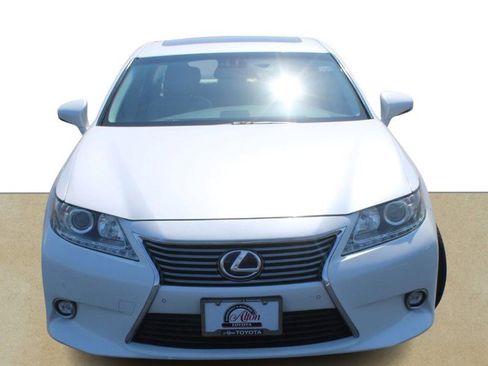 Used 2015 Lexus ES 300h w/ Navigation System Package FWD image 9