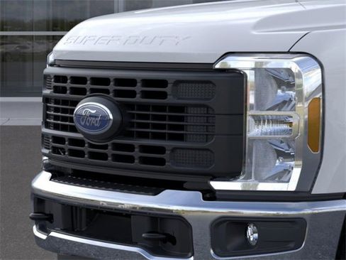 New 2025 Ford F250 XL w/ XL Chrome Package image 17