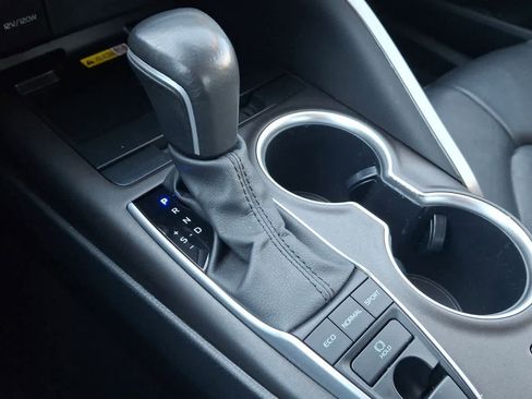 Used 2024 Toyota Camry XLE image 18