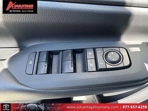Used 2024 Toyota Prius Prime FWD image 18