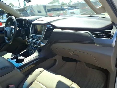 Used 2015 Chevrolet Suburban LT RWD image 16