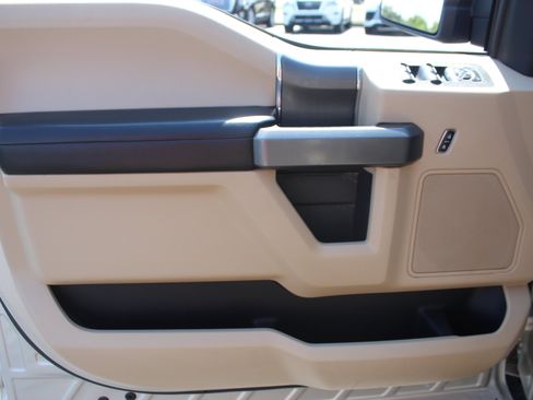 Used 2018 Ford F150 XLT w/ Equipment Group 302A Luxury AWD/4WD image 13