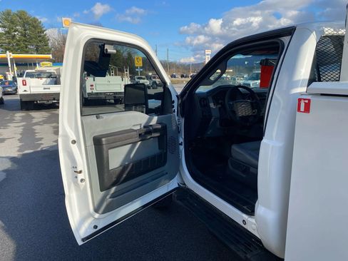 Used 2016 Ford F350 XL w/ Power Equipment Group image 8