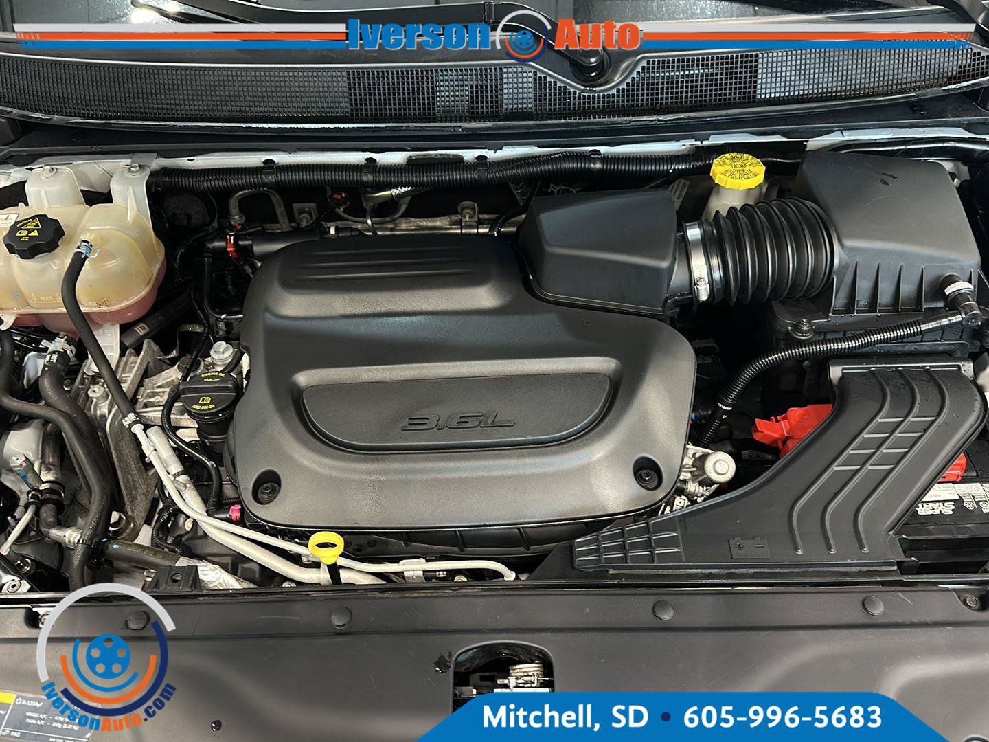 Used 2023 Chrysler Pacifica Touring-L FWD image 10