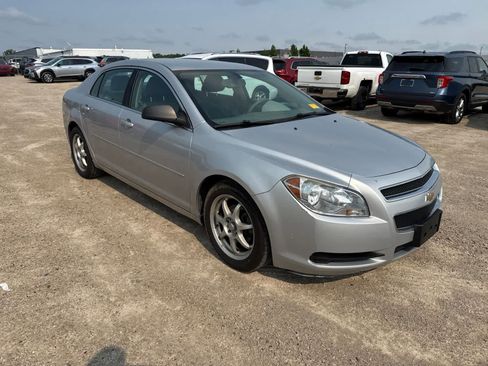 Used 2011 Chevrolet Malibu LS FWD image 4