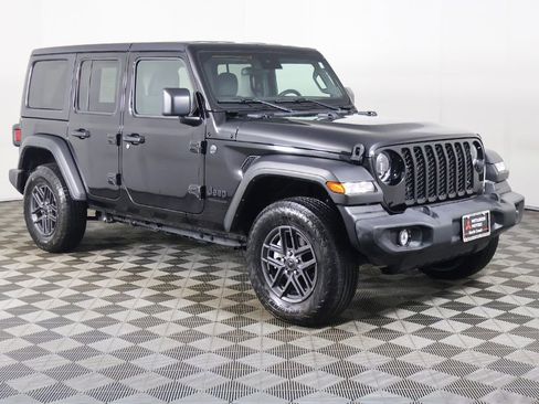 Used 2024 Jeep Wrangler Unlimited Sport AWD/4WD image 2