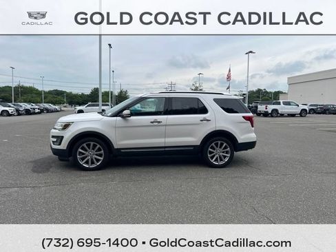 Used 2017 Ford Explorer Limited w/ Equipment Group 301A AWD/4WD image 2