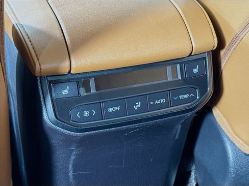 Used 2024 Toyota Highlander Platinum image 21