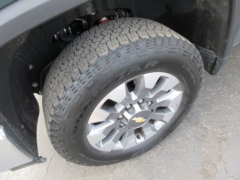 Certified 2025 Chevrolet Silverado 2500 LT AWD/4WD image 16